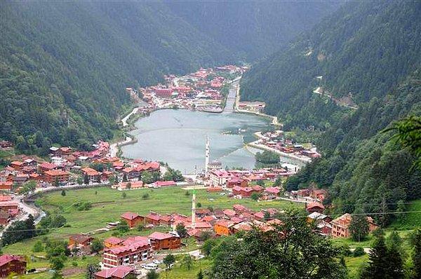 Trabzon'un simgesi Uzungöl'de turistlerin ilgisi nedeniyle otel, apart otel gibi yapıların sayısında büyük artış yaşanmıştı.
