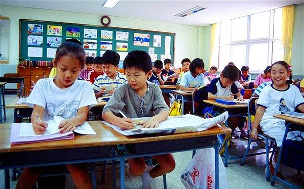 1. Güney Kore'de ilk ve orta öğretimde çocuklara kazandırılması gereken bazı yetenekler konusunda öncelik kararı alındı.