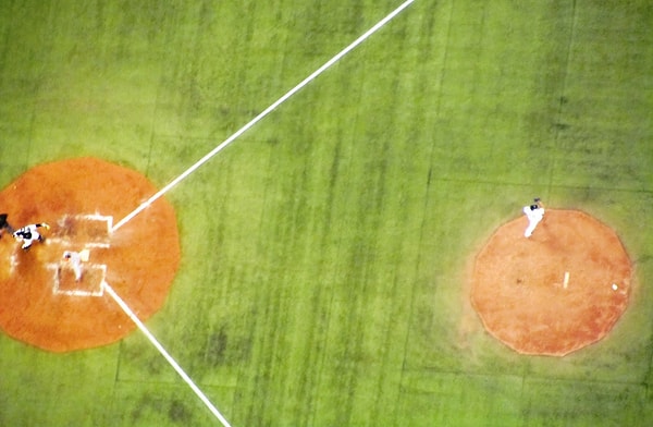 11. Как называется угол, который больше 180°, но меньше 360°?