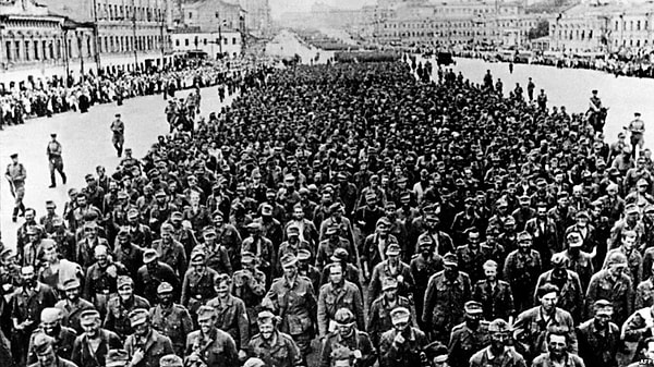 9. Сколько военнопленных вооружённых сил Германии и союзных ей стран было учтено в лагерях НКВД СССР в 1956 году?