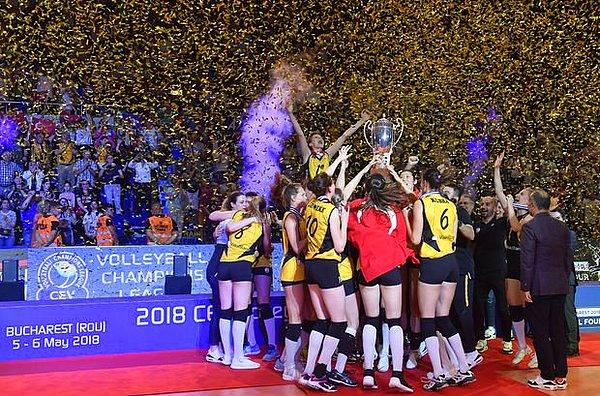 10. kez katıldığı Dörtlü Final'de şampiyon olan VakıfBank Kadın Voleybol Takımı, sosyal medyanın gündeminde👇