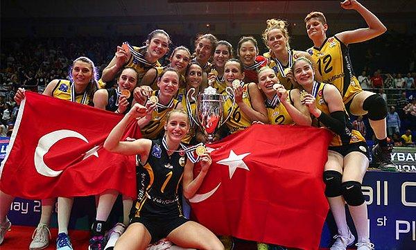 Ve sarı siyahlılar, CEV Şampiyonlar Ligi kupasını üst üste iki kez kazanan ilk Türk takımı olma başarısını gösterdi.
