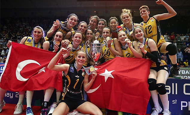 Ve sarı siyahlılar, CEV Şampiyonlar Ligi kupasını üst üste iki kez kazanan ilk Türk takımı olma başarısını gösterdi.