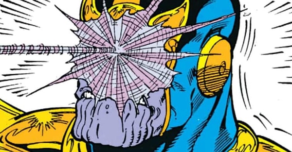 8. Человек-Паук ослепляет Таноса паутиной в лицо. Это тоже отсылка к оригинальным комиксам.