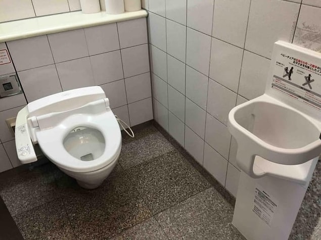 9. Çocuklarınız güvendeyken işinizi rahatlıkla görebilin diye tasarlanmış bir tuvalet!
