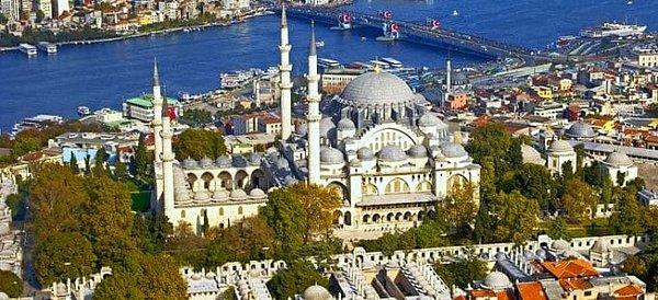 1556 - Süleymaniye Camii törenle açıldı.