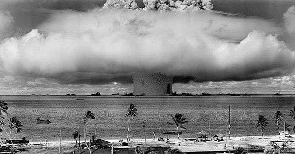 5. Su altında patlatılan bir nükleer bomba