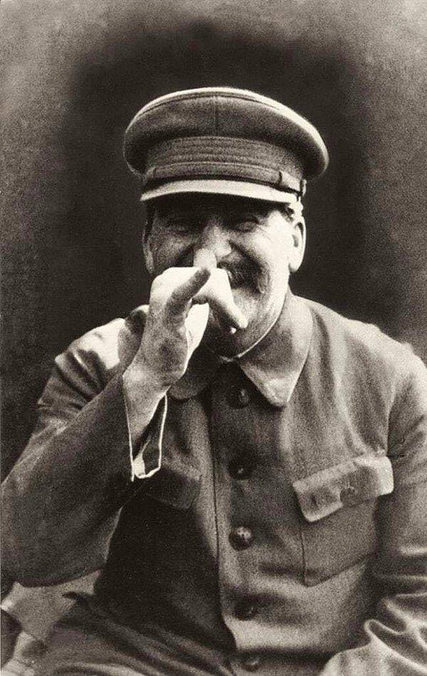 39. Stalin eğleniyor