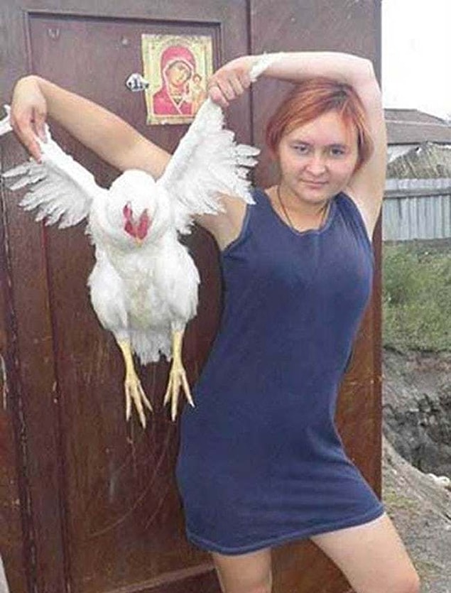 16. Bu kadın için fazla mı tavuksunuz?