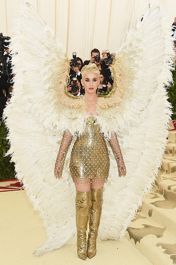 6. Кэти Перри в Versace