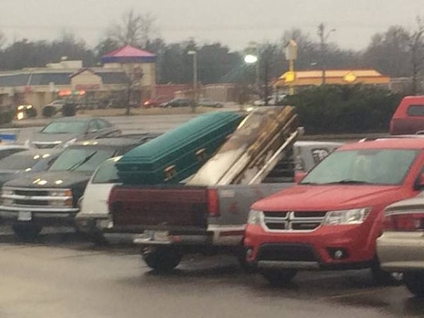 1. Машина гробокопателя или незадачливого маньяка?