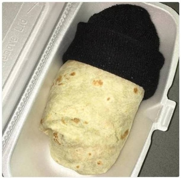 4. Когда настолько любишь шавуху, что надеваешь на нее шапочку, чтобы не замерзла