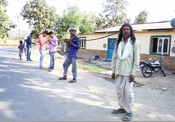 2. О том, как произошло его общение с богом, Савджибхай рассказывает следующее: