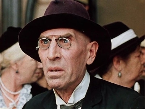 2. Ипполит Матвеевич Воробьянинов: