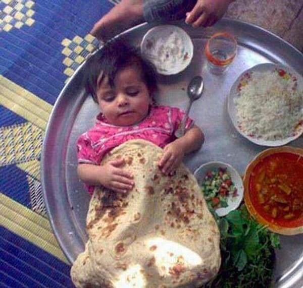 1. Видимо, решили объединить и ребенка, и еду, чтобы собрать больше лайков в Instagram