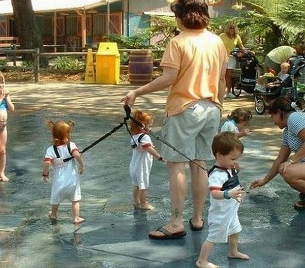 20. Мамаша, вы же намордники забыли!