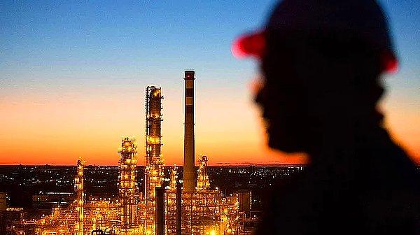 🛢📈 Brent petrolün varil fiyatı bugün 77 doların üzerine çıkarak 2014 yılı Kasım ayından bu yana en yüksek seviyeye çıktı.