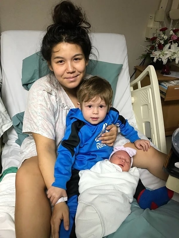 2. Женщины всех стран объединились и опубликовали в Сети свои фото после появления на свет малышей.