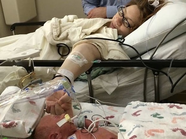 3. "Я не могу сидеть и немного не в себе от всех этих обезболивающих, просто тону в море самых разных чувств и эмоций"