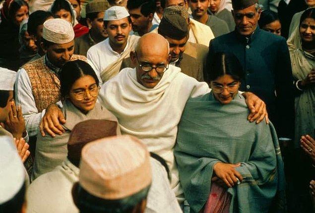 10. Gandhi (1982) - 8 Oscar