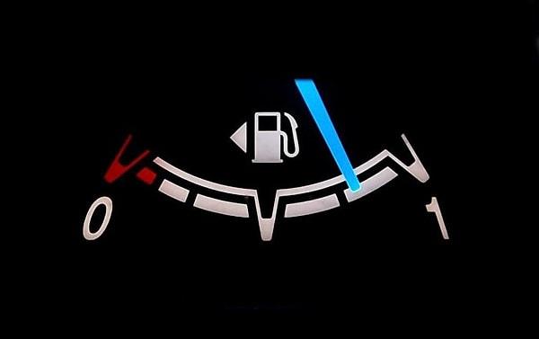 Dün benzinin litre fiyatında 5, motorinin litre fiyatında da 7 kuruşluk indirime gidilmişti. Ancak indirim PÜİS'in internet sitesinde duyurulmamıştı.