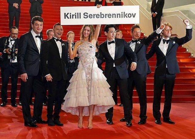 Yine aynı şekilde Kirill Serebrennikov'un büyük ödül Altın Palmiye için yarışan Leto (Yaz) adlı filminin gösteriminden önce bir olay daha yaşandı.