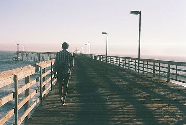 3. Он постоянно молчит, а о новостях из его жизни вы узнаете от общих друзей