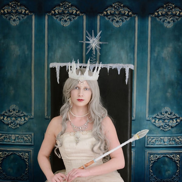 7. Что, по твоему мнению, идеально подчеркивало бы то, что у тебя есть власть?