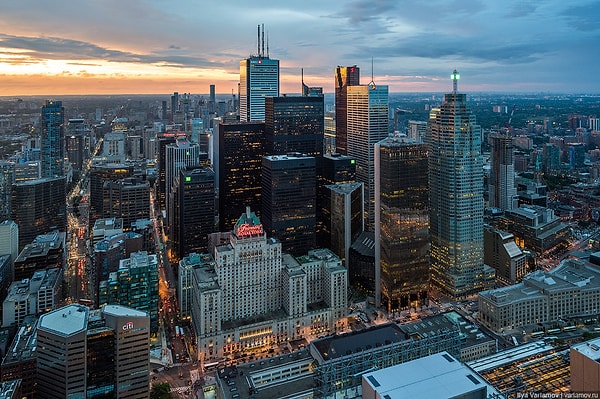 4. Торонто не расположен на территории США. Верно?