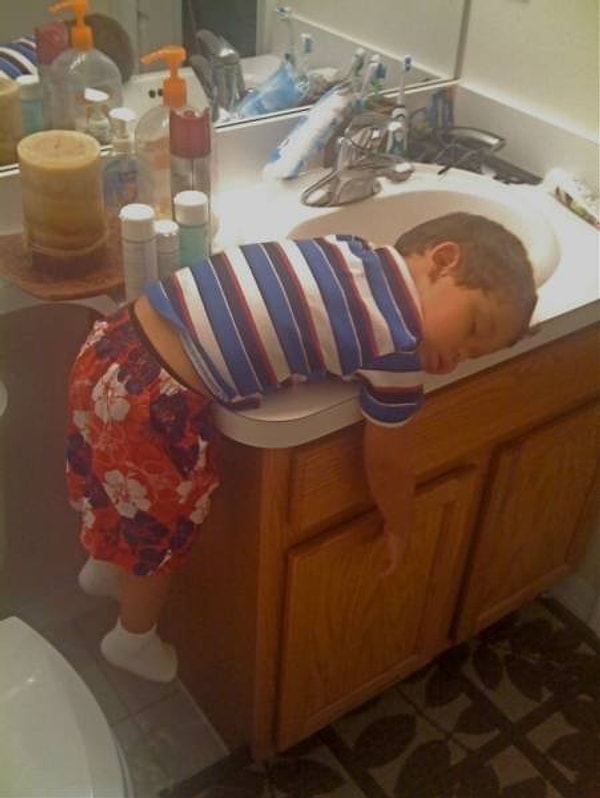 5. Дети спят как им угодно и когда угодно