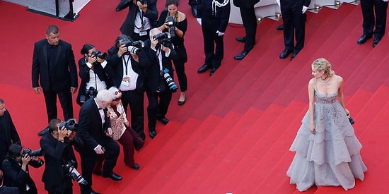 Красная дорожка снова зовет: Голосуем и выбираем лучшие каннские наряды знаменитостей!