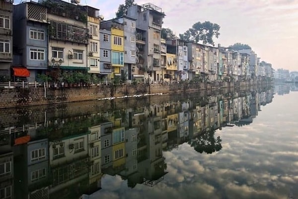 2. Можно занять себя на пару часов, рассматривая это невероятное отражение