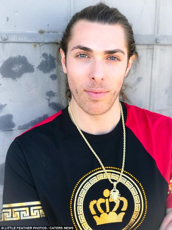 Перед вами 30-летний Alexander Veach, у которого, очевидно, много денег, поскольку на этот раз свои кровные 10.000 долларов он планирует потратить на то, чтобы вернуть себе... мужской пол, которым он когда-то обладал.