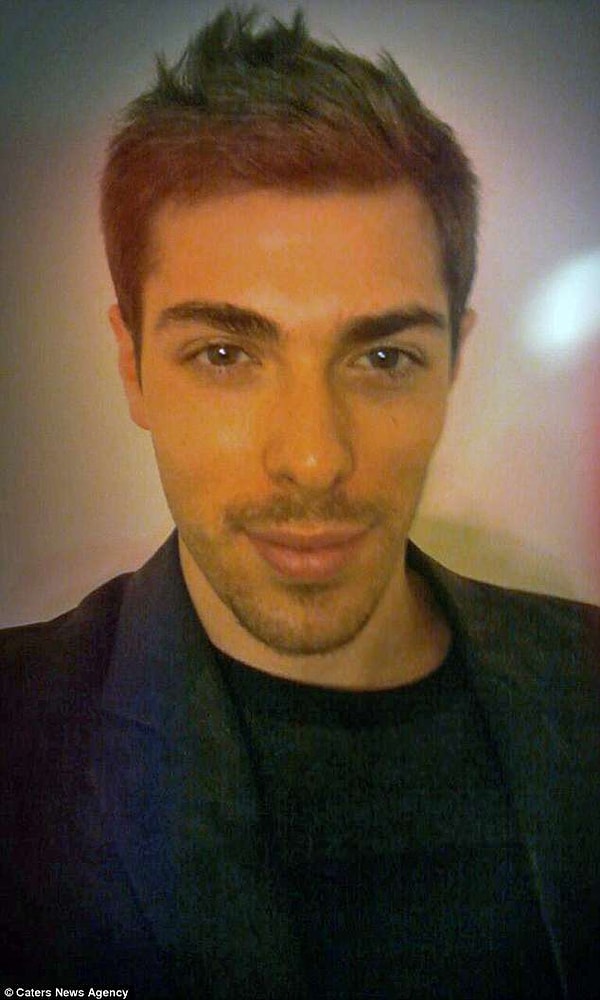 "Сейчас я второй раз нахожусь в процессе смены пола, знакомые прикалываются над моей грудью, а я делаю все, чтобы поскорее с ней расстаться"