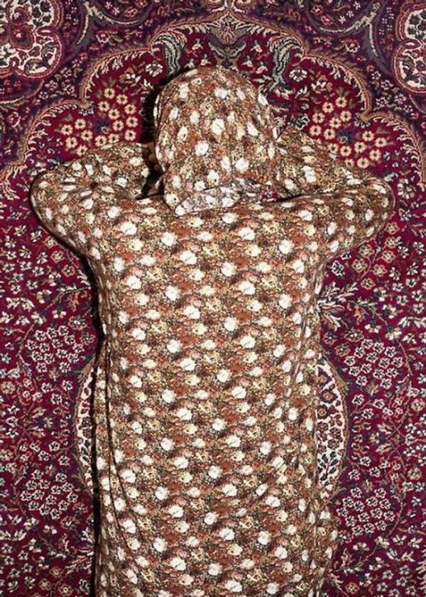 9. Это я прячусь от понедельника и работы