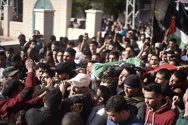 Düzenlenen protestolarda hayatını kaybeden Fadi Abu Salah'ın cenazesi dün ailesi tarafından toprağa verildi.