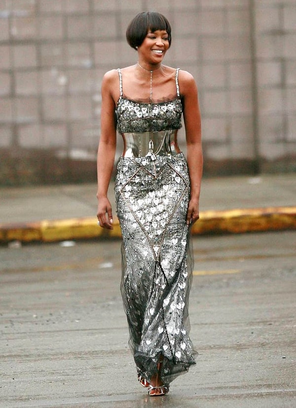 15. Но Наоми Кэмпбелл перещеголяла всех предыдущих звезд, появившись в таком виде на исправительных работах, к которым ее приговорил суд за агрессивное поведение в отношении домработницы