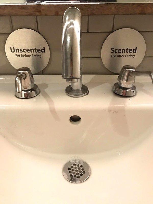 4. Bir suşi restoranında bulunan bu lavabo muslukları oldukça ilginç. Kokusuz sabunla elinizi yıkamanızı sağlayan "yemekten önce" musluğu ve "yemekten sonra" musluğu ile değişik bir hava katmış :)