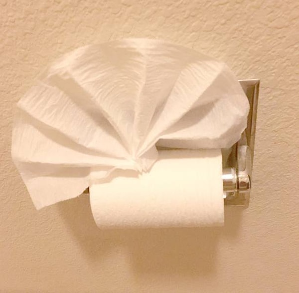 17. Фирменный логотип отеля?