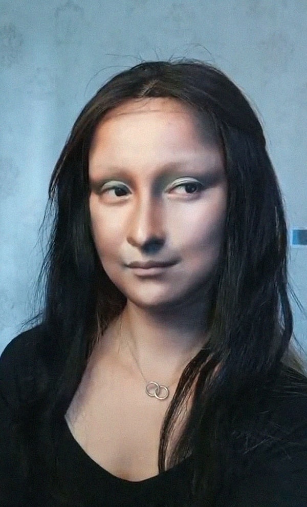 5. Она решила превратить себя в Мону Лизу после того, как один из её подписчиков в шутку предложил ей попробовать перевоплотиться в кого-то из знаменитостей прошлого