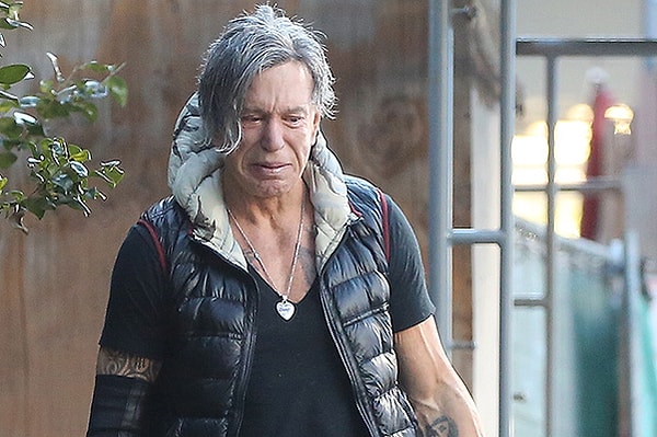 2. Микки Рурк уже давно потерял звание секс-символа.