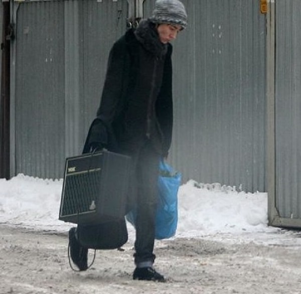 5. Земфира никогда не любила излишнего внимания к своей жизни. Может, поэтому она старается слиться с толпой?