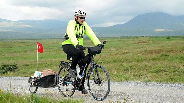 Yücel 14 ayda, bisikletinin arkasına taktığı sepetiyle 1.124 kilometre pedal çevirdi.