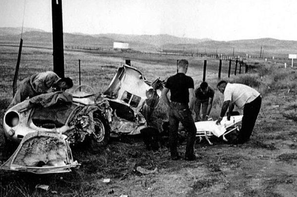 James Dean'in de öldüğü kazadan sonra parçalanmış Porsche, 1955.