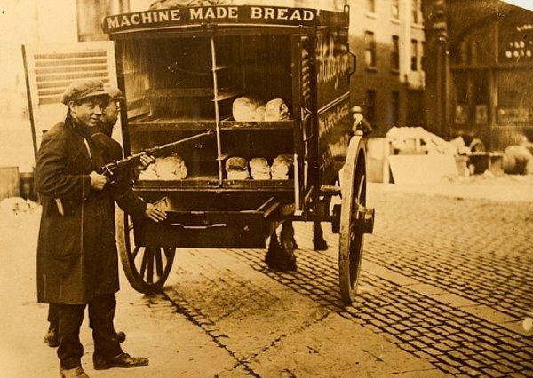 İrlanda İç Savaşı'nda bir ekmek dağıtıcısı, 1920'ler.