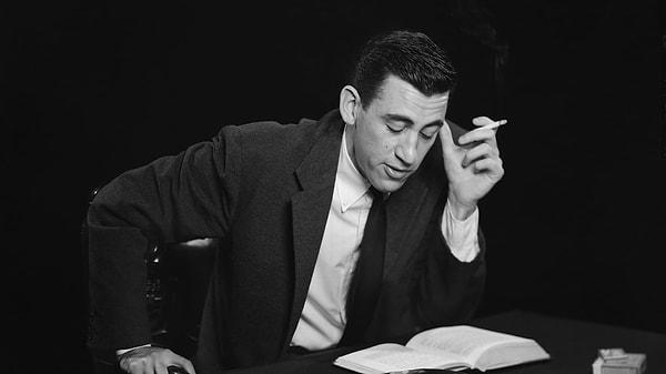 9. İkinci Dünya Savaşı'ndan çıkan edebiyat dehası ve gizemli yazar J.D. Salinger, evinin bahçesindeki kulübeye kapanıp birkaç hafta boyunca hiç çıkmadan kitap yazmıştır.