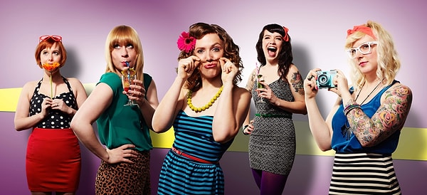 1. Есть ли среди вашего круга общения "знакомые"? Ну те, что вроде бы и не чужие люди, но и вовсе не друзья.