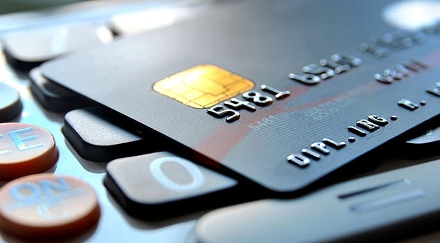 Diğer faktörler %9 oranında etkiler. Sürekli kredi arayışı içinde olmak kredi puanınızı doğrudan düşürmez ancak bankalar nezdinde taleplerinizi olumsuz etkileyebilir.