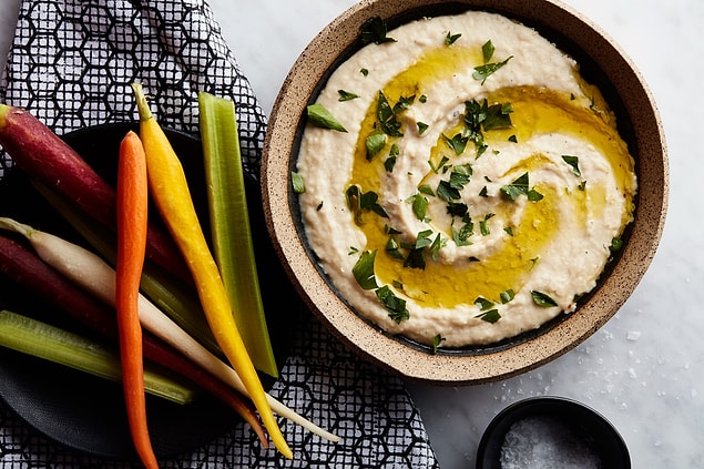3. Vejetarjen ve veganların da en sevdiği: Humus.