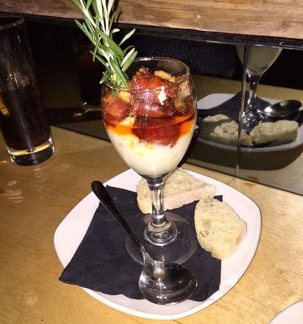 Сосиски с картофельным пюре хипстера: